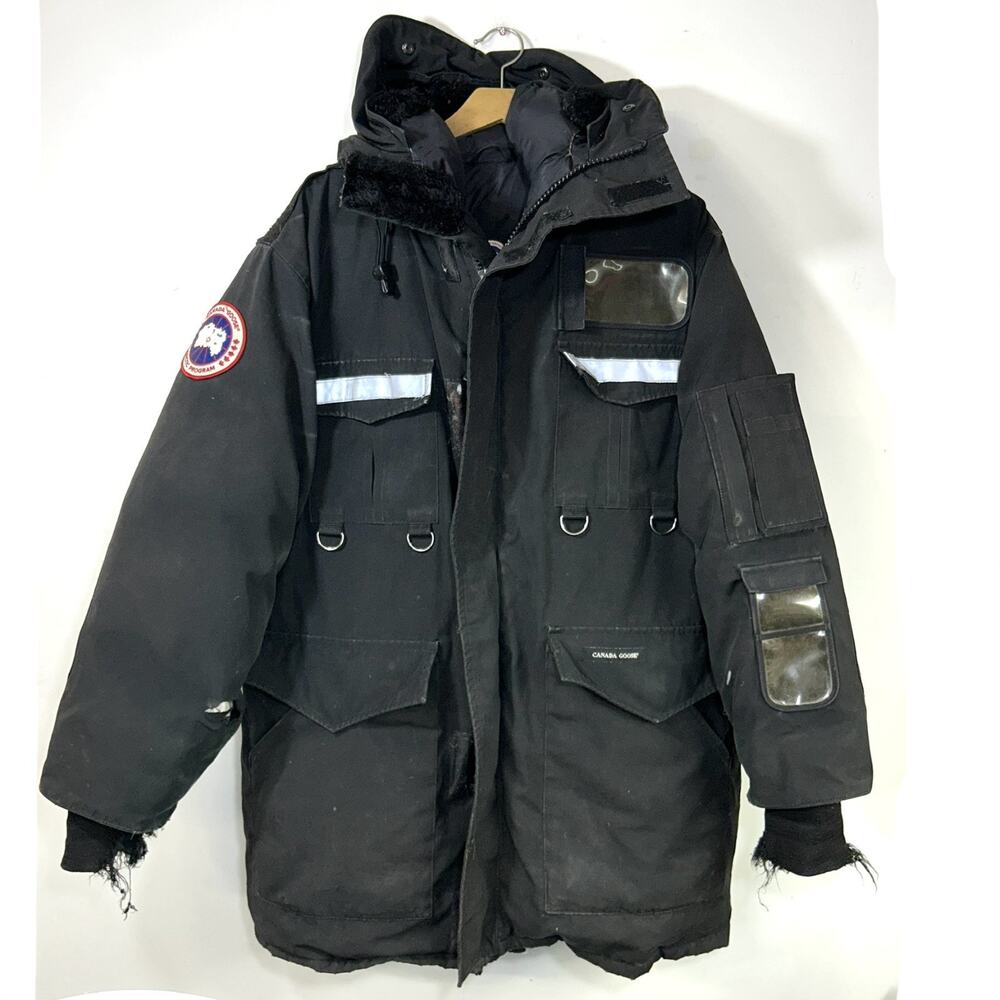 Canada Goose Mens M Black Long Parka Coat Hooded Winter 8501M Duck Down